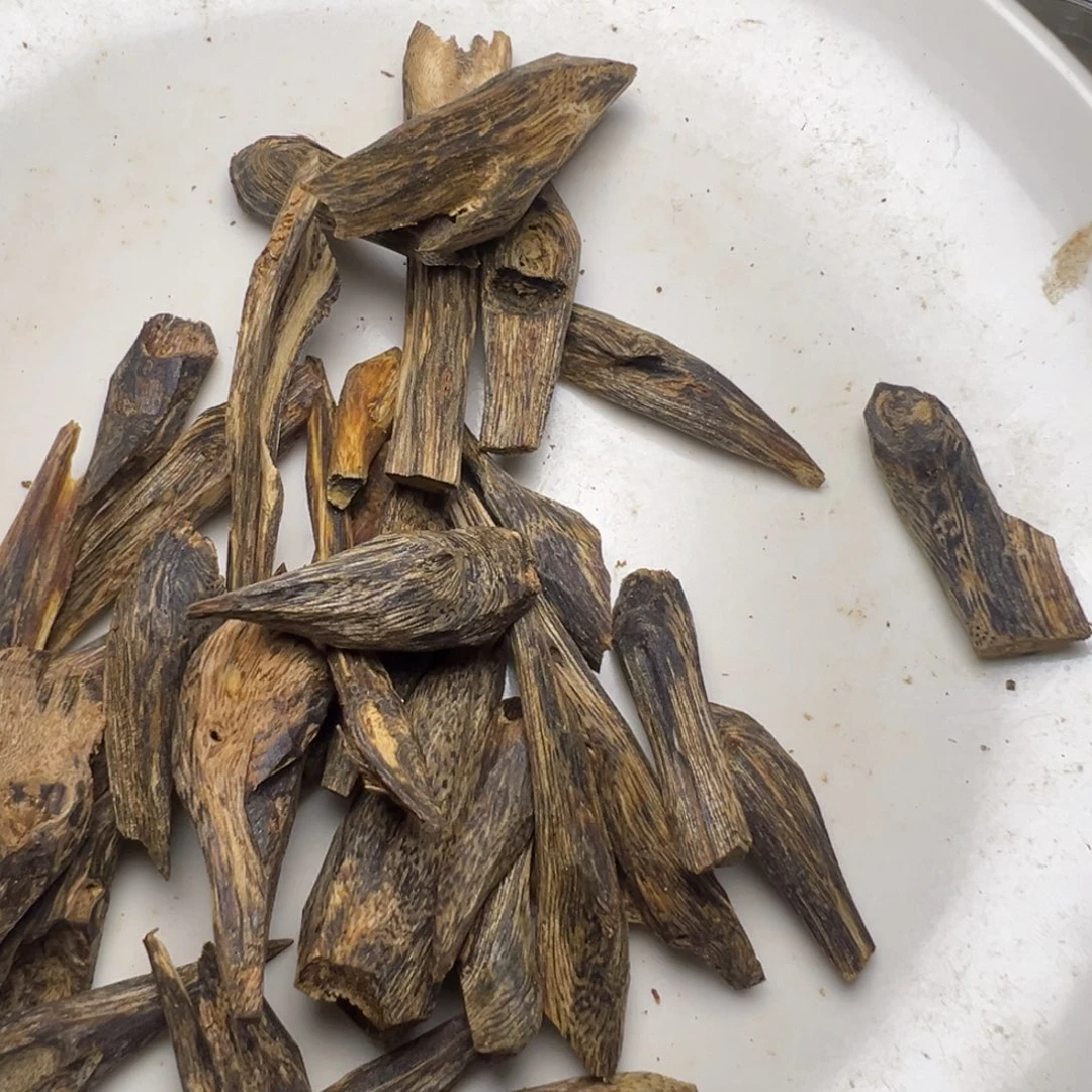 树脂制品木****?海南透顶绿树丁50克