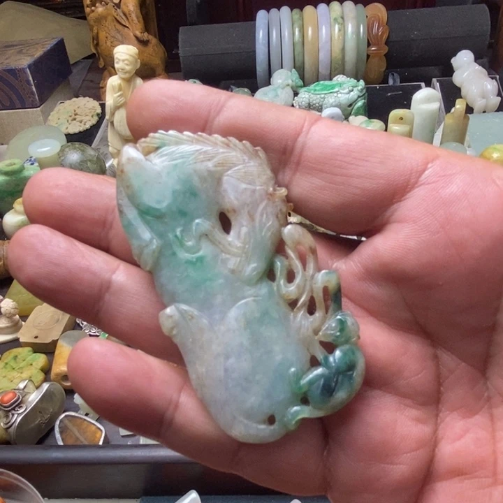兴***山颈饰未镶嵌翡翠翡翠花牌