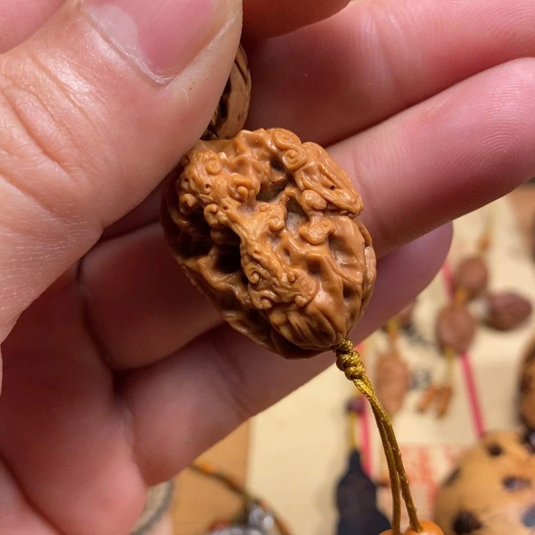 潍坊核雕桃核雕刻灵蛇献瑞