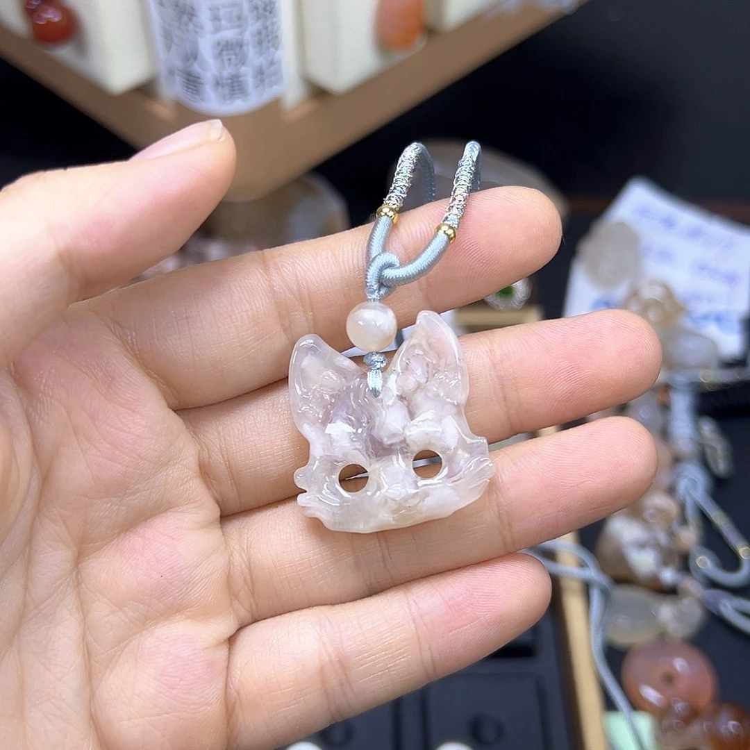 邢***石英质玉未镶嵌颈饰