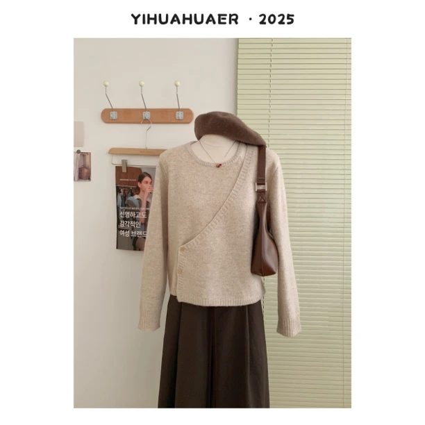 【稻花香】东大门韩版慵懒不规则设计感交叉纽结露肩针织衫9726