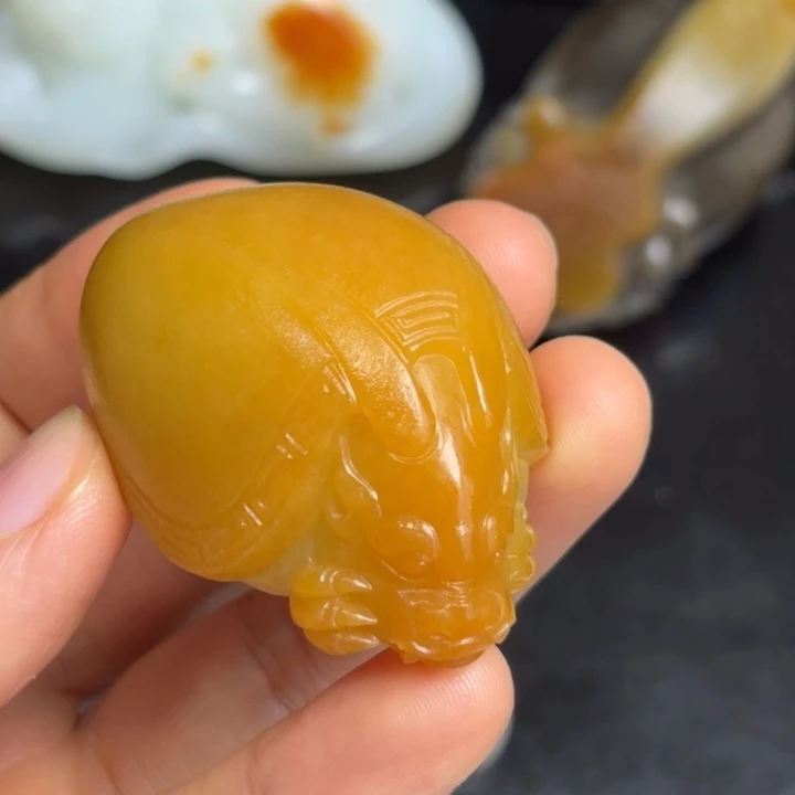 颈饰未镶嵌和田玉（白玉）