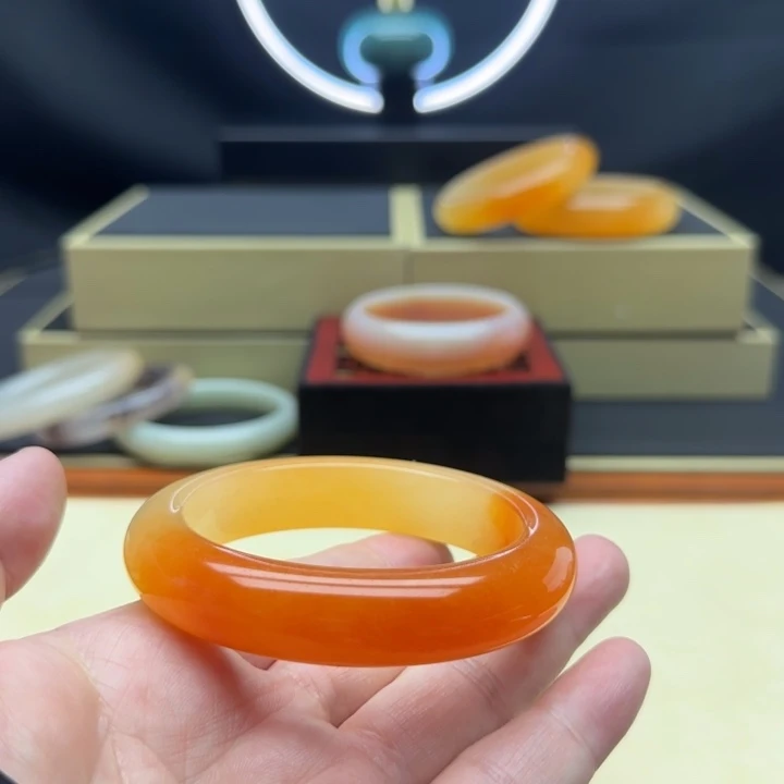 石英质玉（黄龙玉）未镶嵌手镯