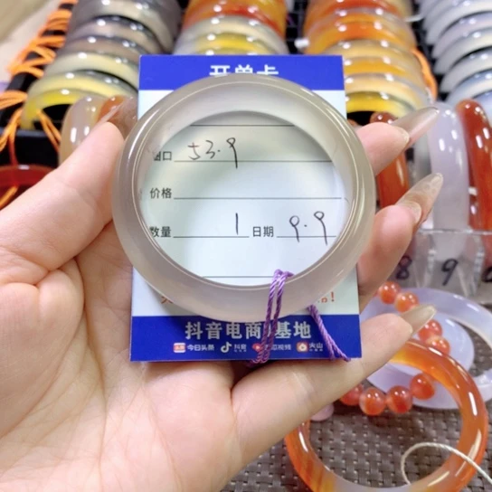 梦***凌手镯玛瑙/玉髓未镶嵌