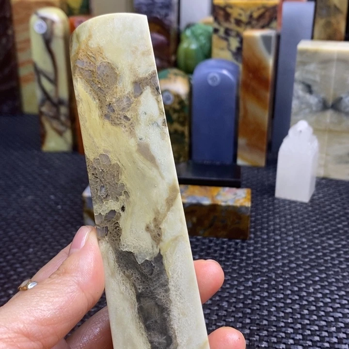 广东石闲***舞青田石印章石