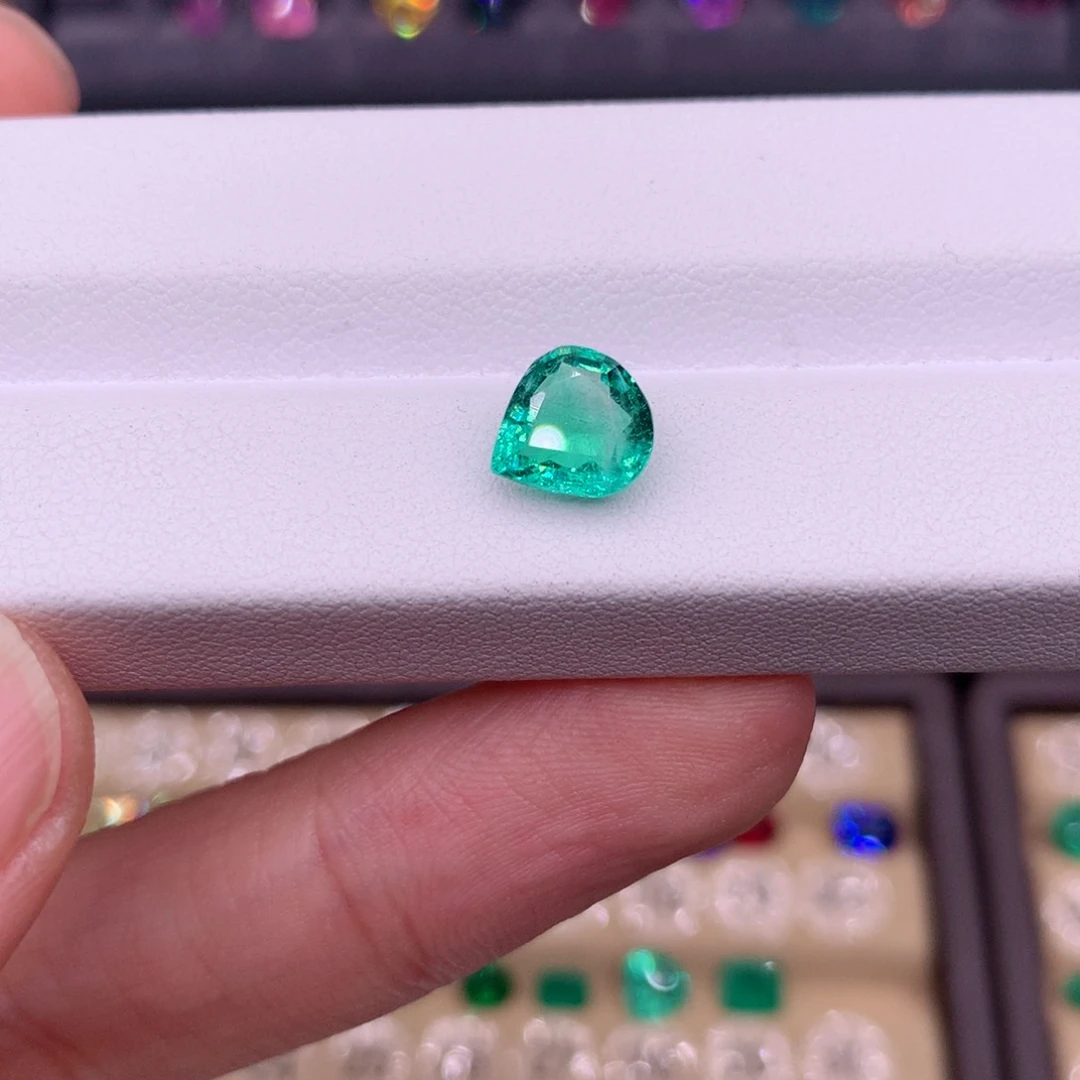 祖母绿裸石未镶嵌