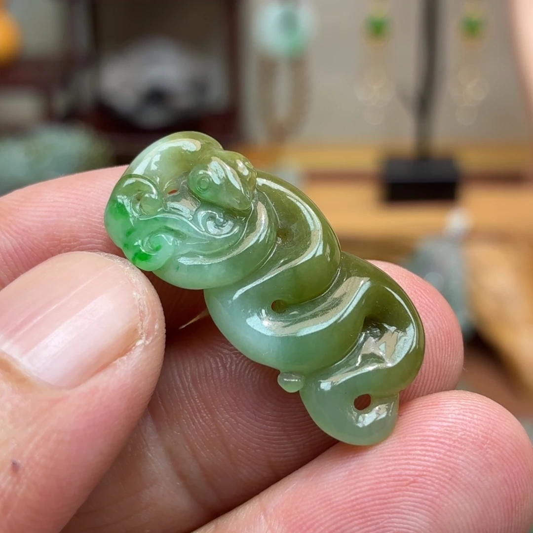 翡翠未镶嵌颈饰挂件