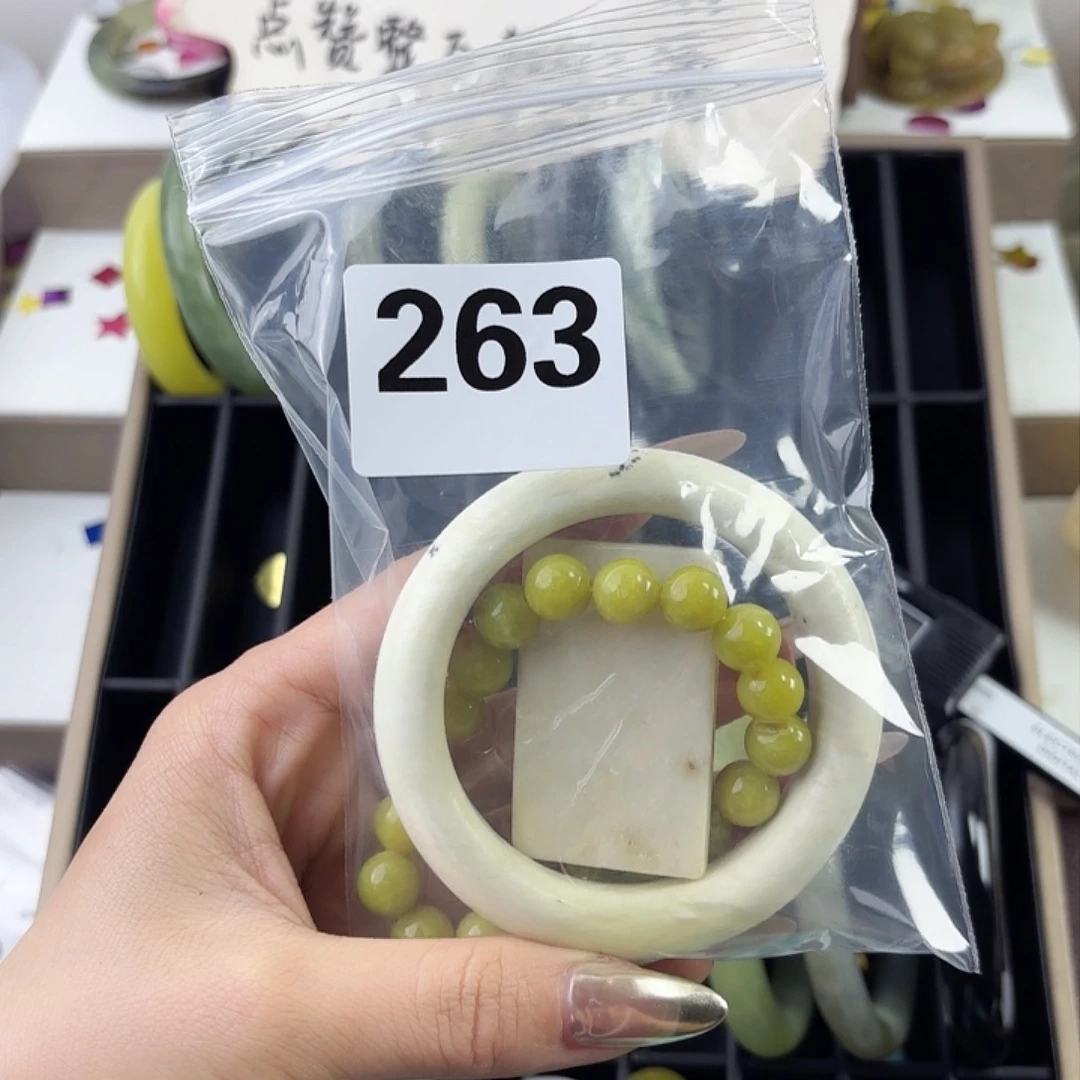 蛇纹石玉手镯未镶嵌宁***莎