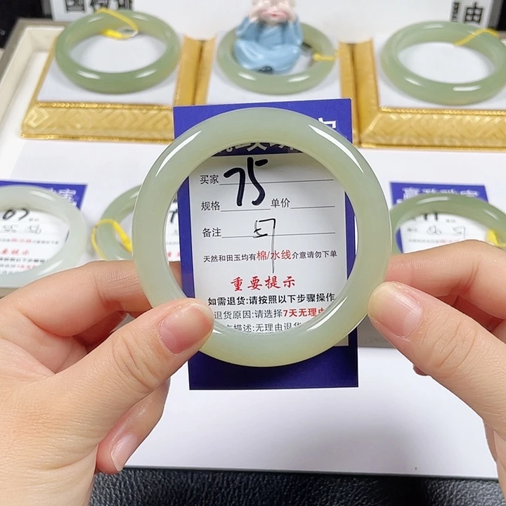 和田玉未镶嵌手镯