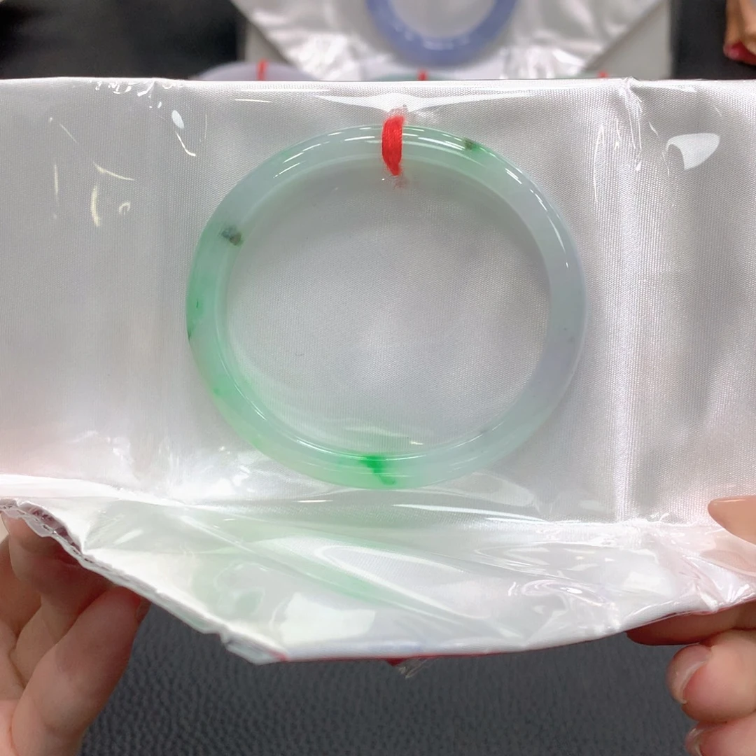 翡翠未镶嵌手镯贵妃