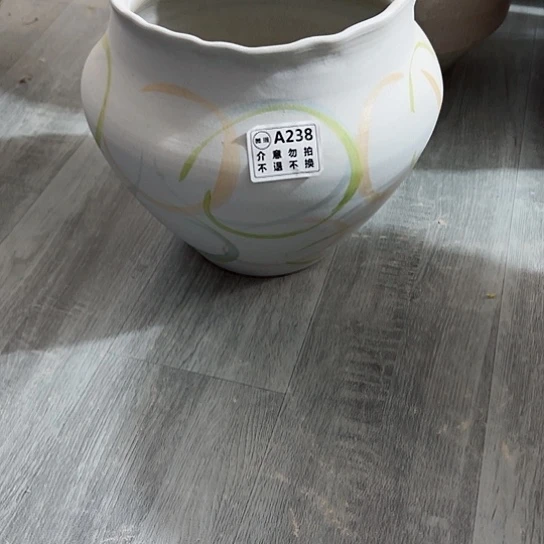 瓶高23口15。陶瓷精品把摆件。238