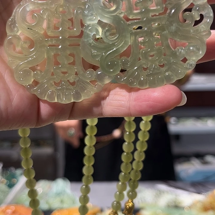 岫玉未镶嵌毛衣链