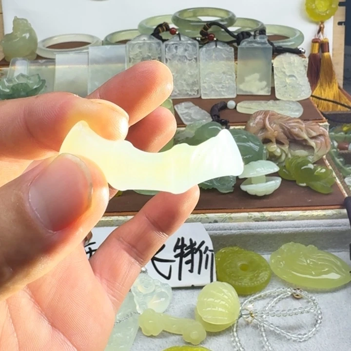 未镶嵌蛇纹石玉颈饰