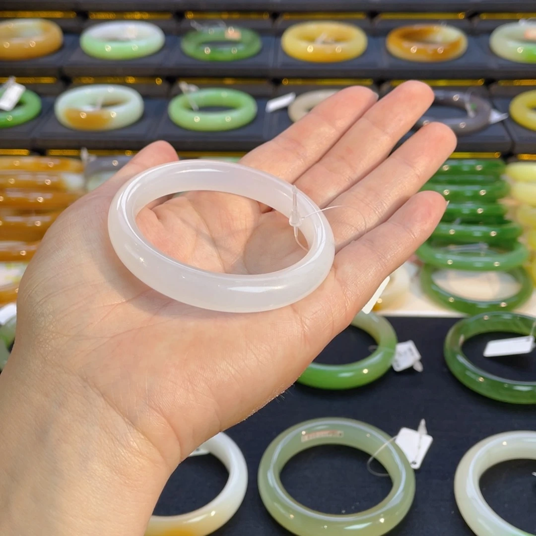 和田玉手镯未镶嵌有****～