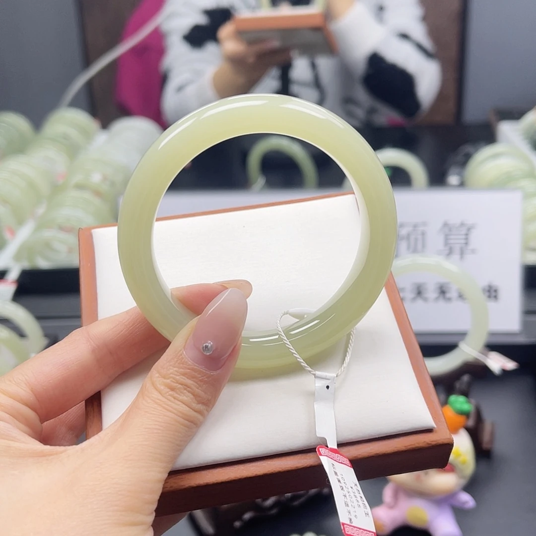 好****和田玉未镶嵌手镯