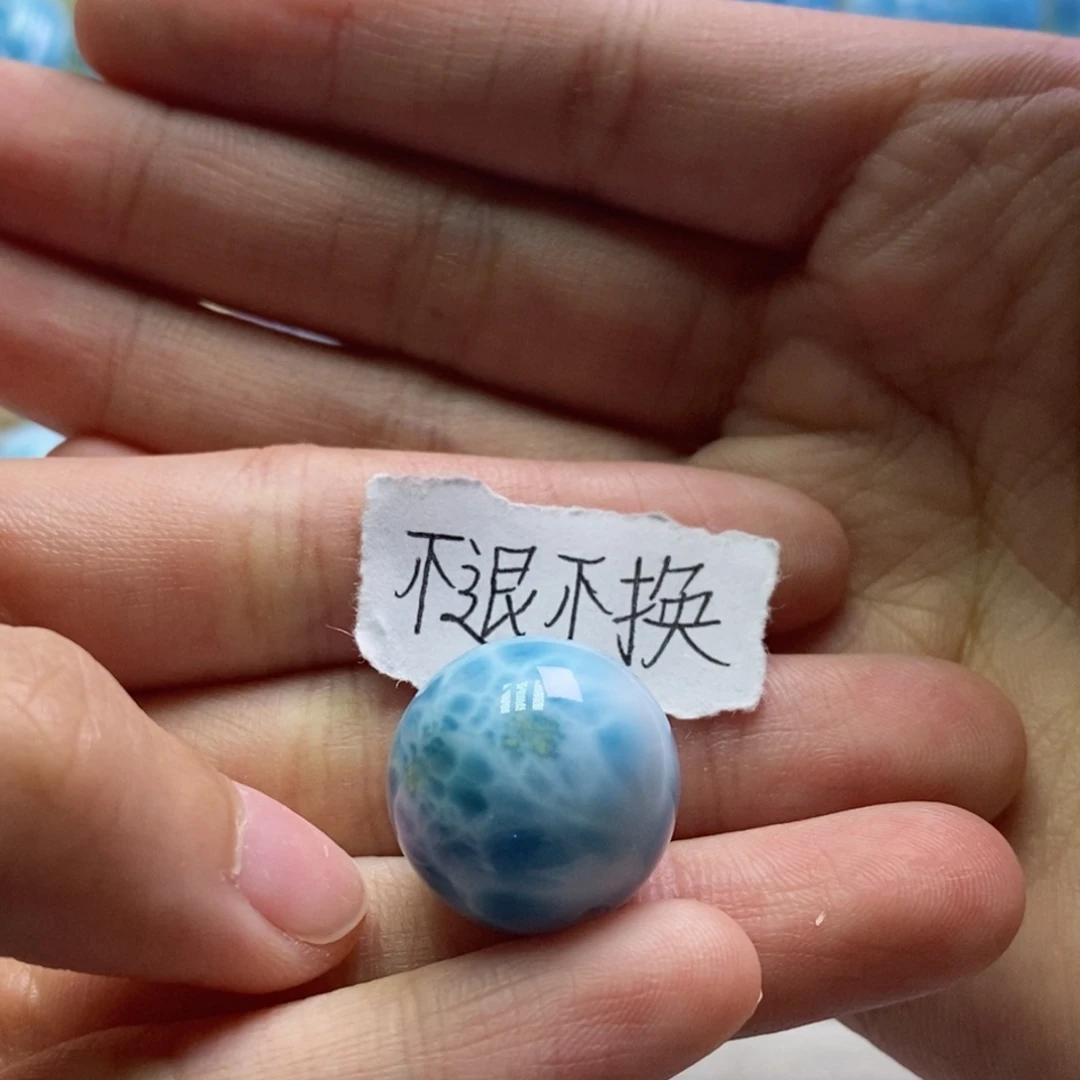 在***仔未镶嵌针钠钙石（海纹石）颈饰