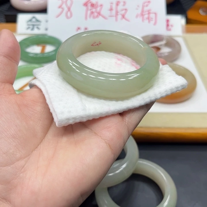 未镶嵌手镯石英质玉?****?