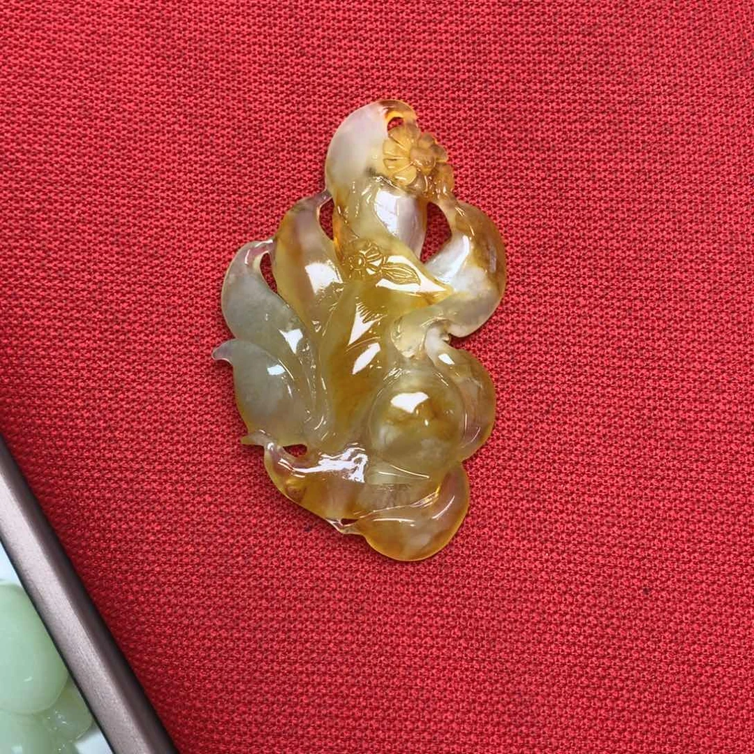 蛇纹石玉未镶嵌颈饰三**士