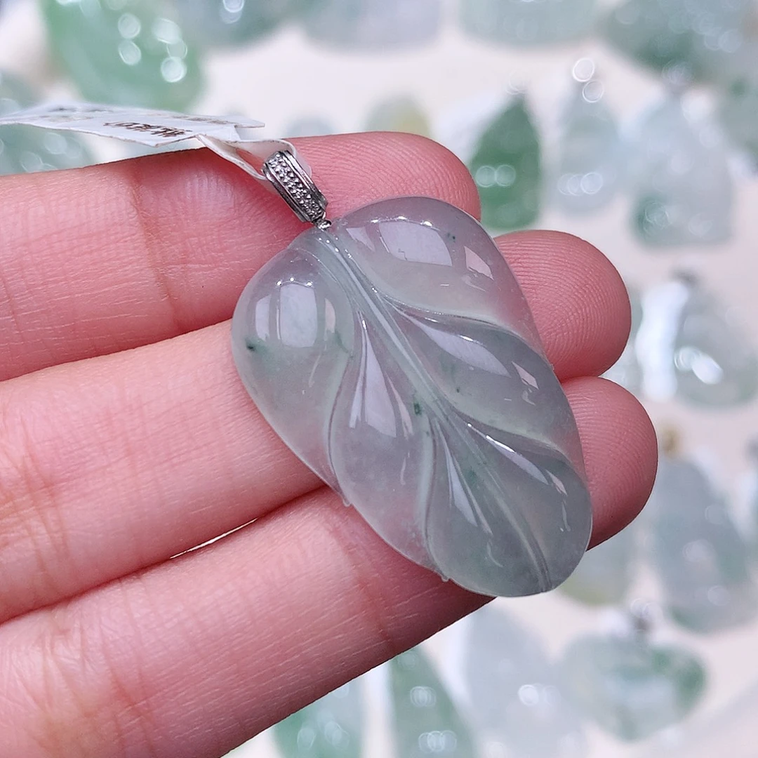 颈饰18K金镶嵌翡翠29.9-20.3-4.1