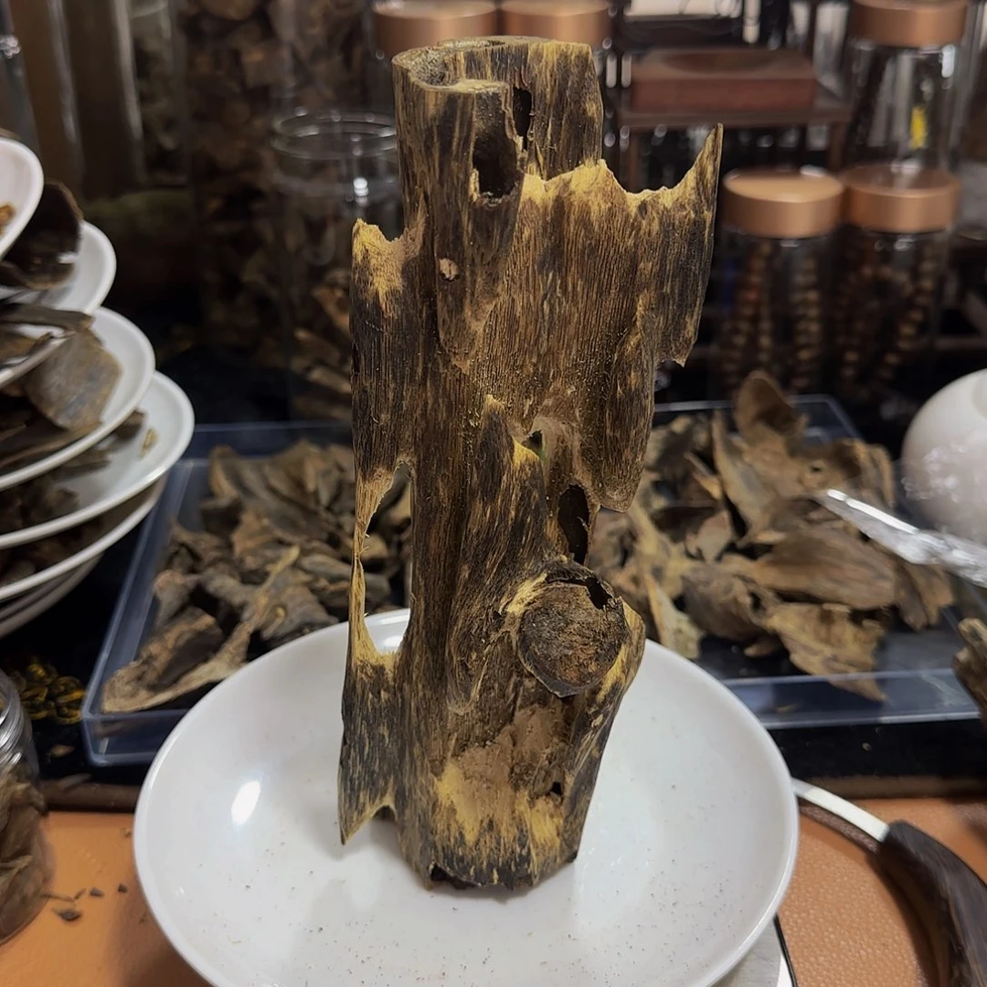 何***呵沉香碎屑沉香精品海南金沙叶树心油老料147.7克