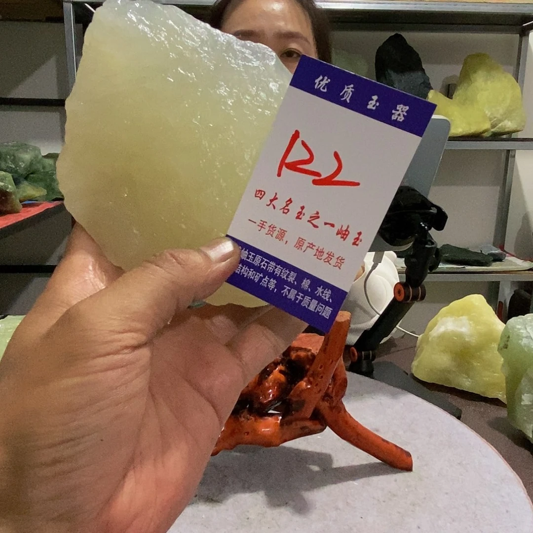 未镶嵌蛇纹石玉原石简**人