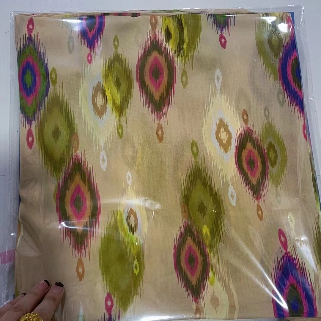 新款艾特莱斯花 纺纱布料  长 2.5   宽 1.5