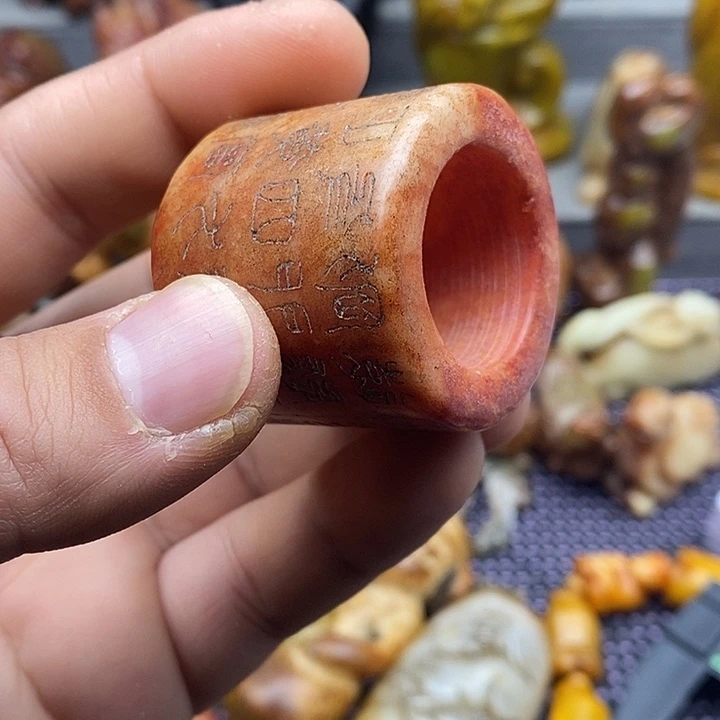 未镶嵌蛇纹石玉颈饰