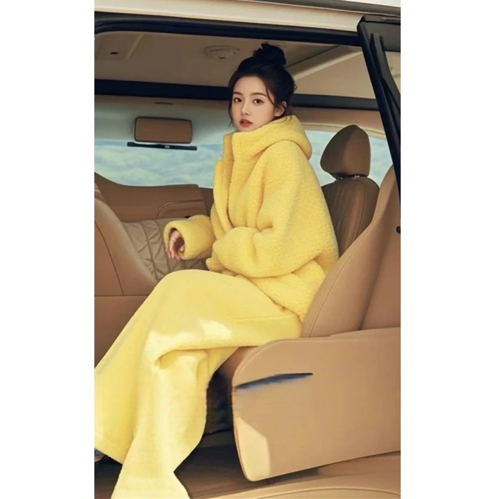 一整套深冬穿搭2024新款小个子显高黄色连帽外套长裤两件套