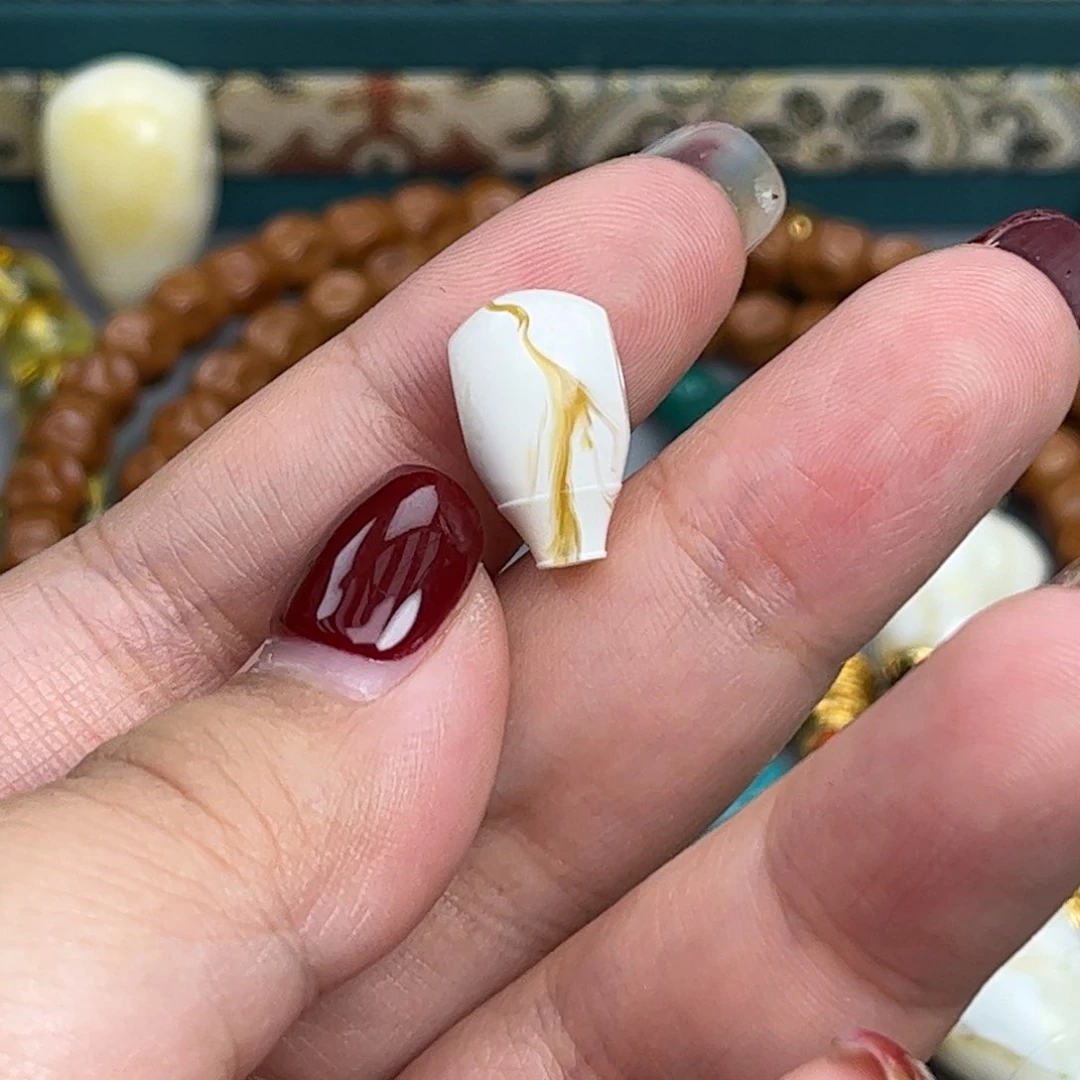 .***良未镶嵌琥珀珠宝奇石80