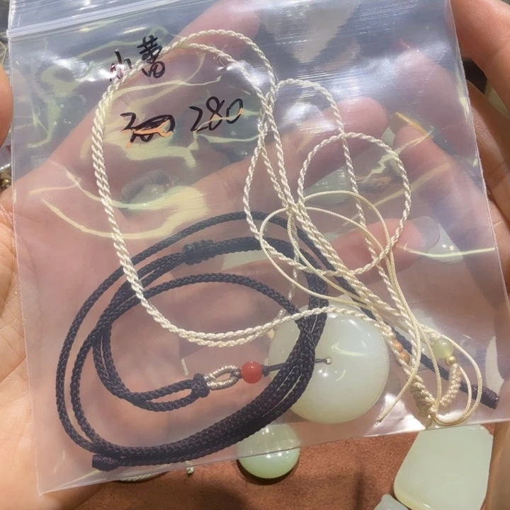 小***蕾未镶嵌手链和田玉