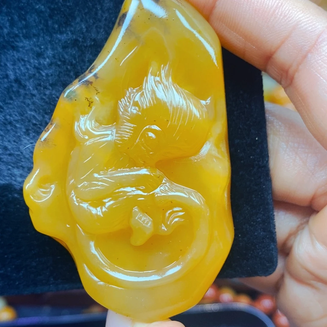 未镶嵌石英质玉（黄龙玉）颈饰