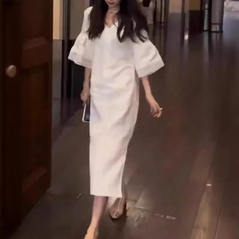 2025夏季新款V领宽松简约连衣裙遮肉显瘦中长款女