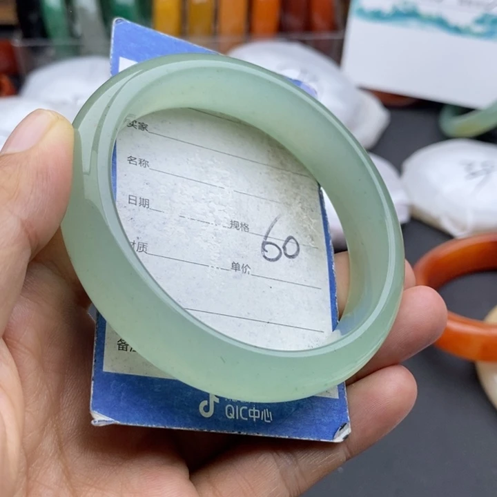 未镶嵌手镯石英质玉