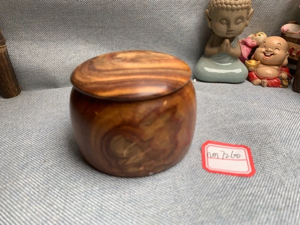 nm7260 海黄新料茶叶罐，高5.3直径7.8CM，净重112克