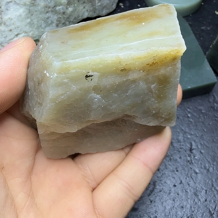 和田玉（糖玉）未镶嵌珠宝奇石