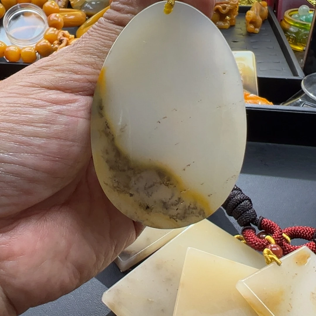 未镶嵌未镶嵌石英质玉