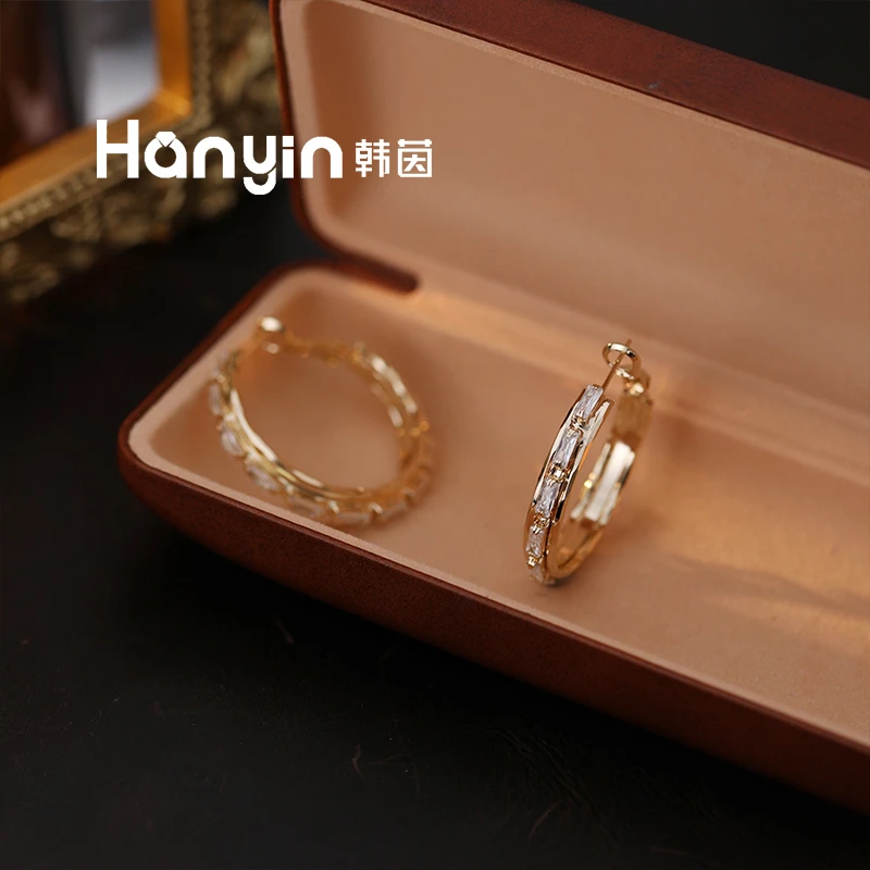 铜合金合成锆石耳饰 925银针35mm小众设计感城楼箭窗自动弹扣耳钉