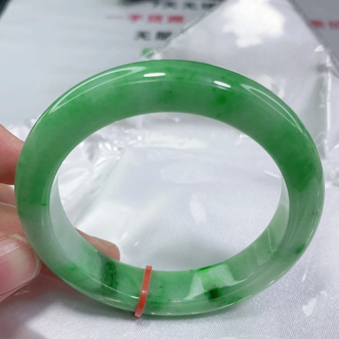 翡翠手镯未镶嵌55圈口