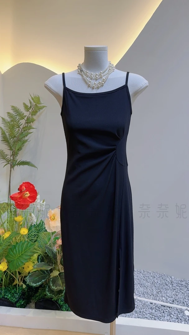 奈奈妮【晚宴黑天鹅】吊带裙显瘦高级气质时尚百搭设计感9373