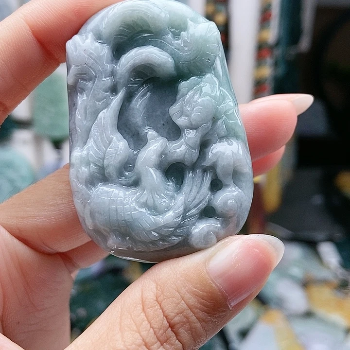 颈饰足铂镶嵌翡翠翡翠