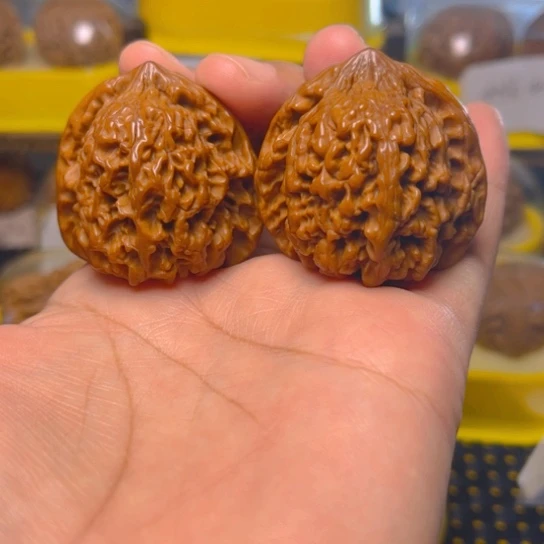 文玩核桃吊坠百花山