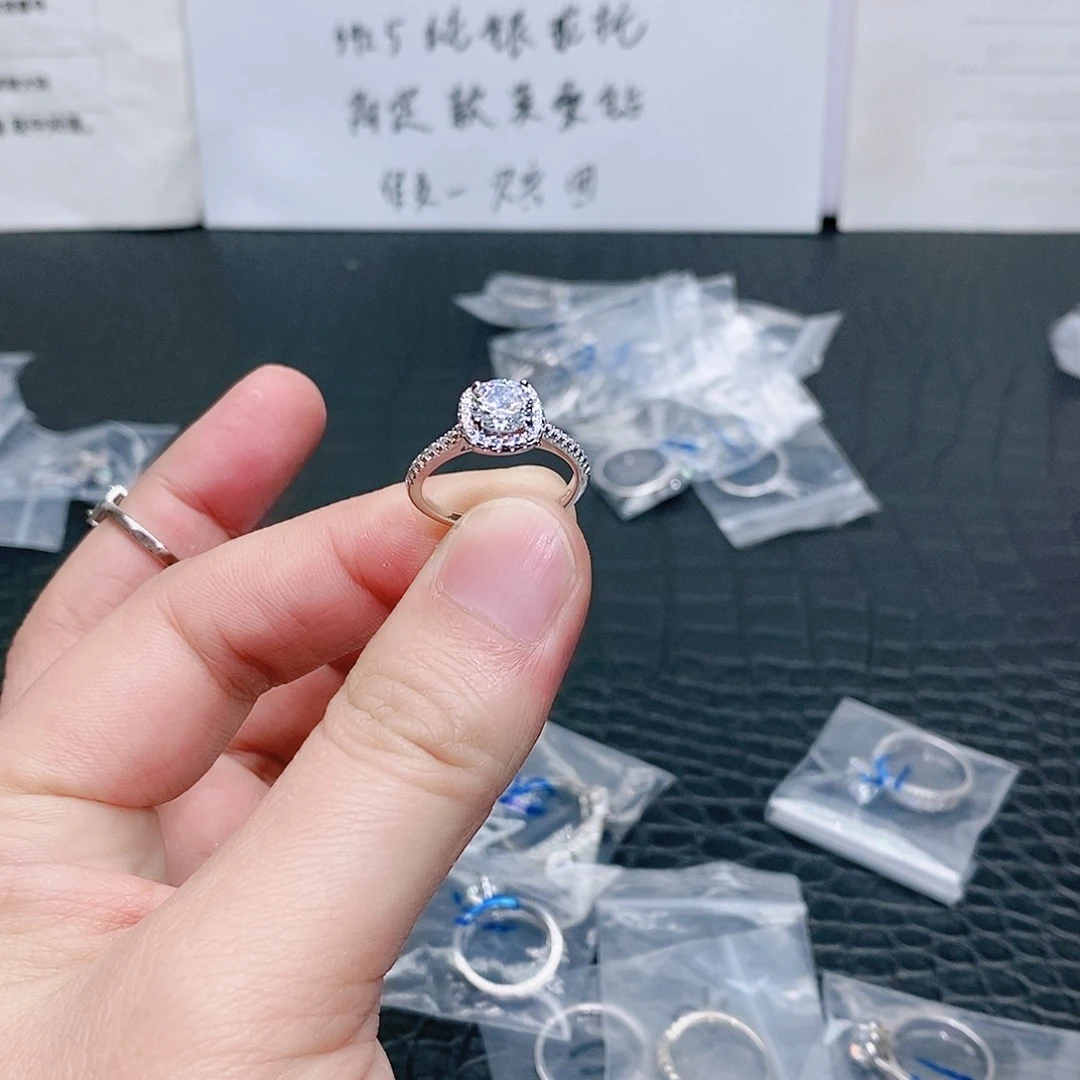 合成碳硅石925银公主方包1克拉15码