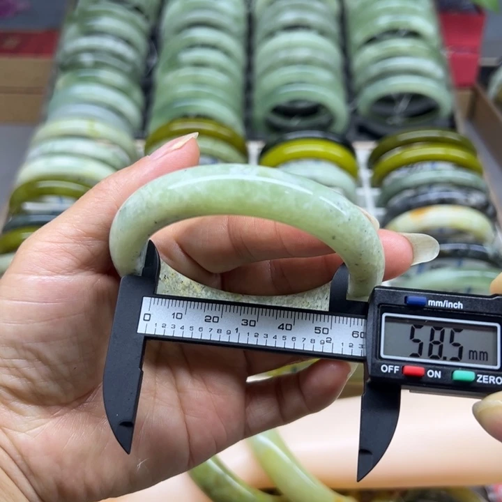 蛇纹石玉未镶嵌手镯23