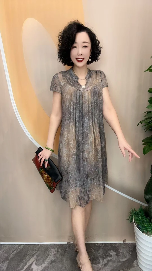 825025夏新款晕染花时尚潮流宽松大码遮肉连衣裙，裙长99