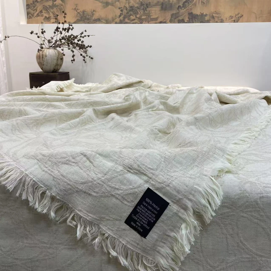 提花进宝黑标流苏格子盖毯