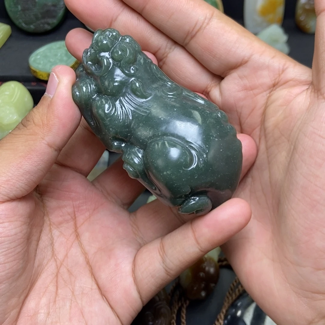 和田玉未镶嵌把件