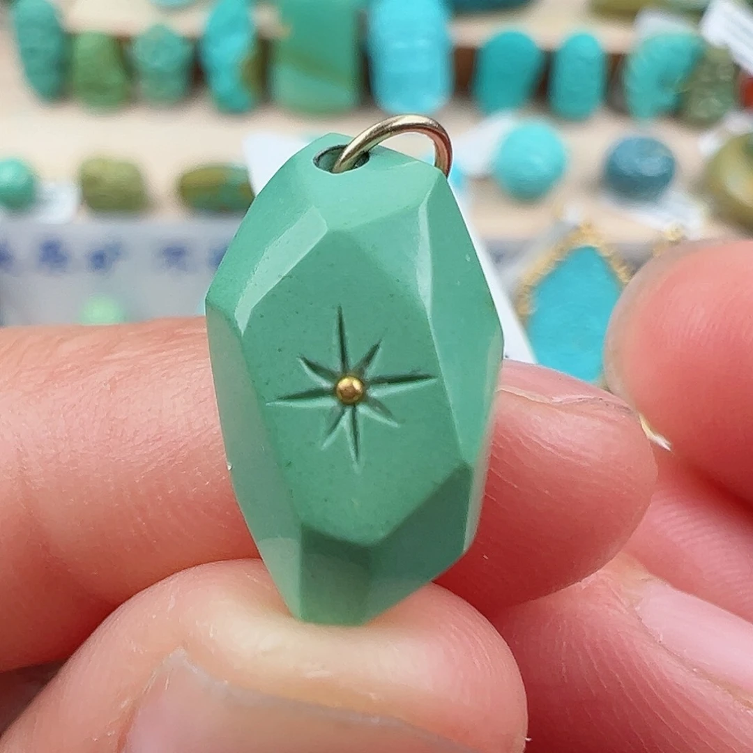 绿松石配饰未镶嵌