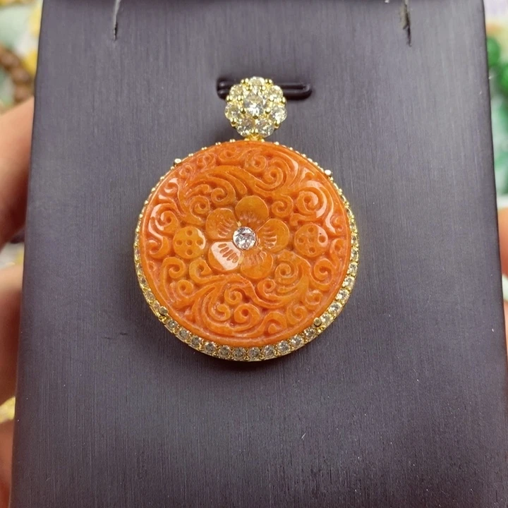 翡翠未镶嵌吊坠(赠链)