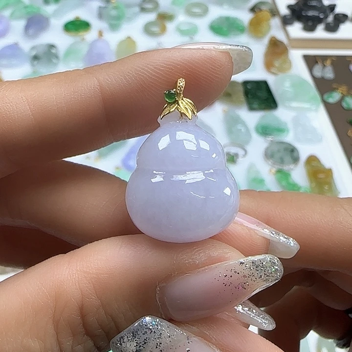翡翠颈饰未镶嵌胖葫芦