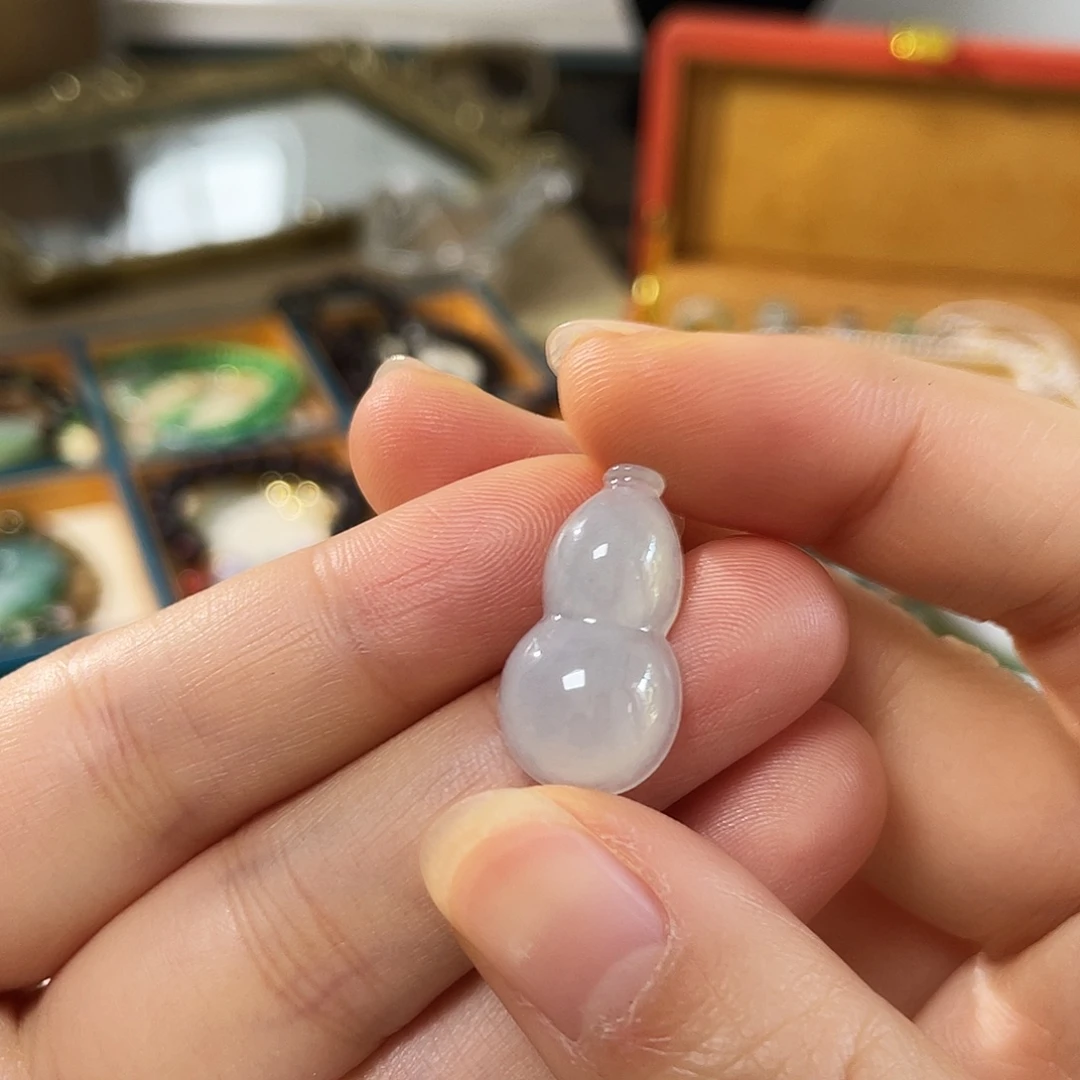 翡翠未镶嵌颈饰葫芦